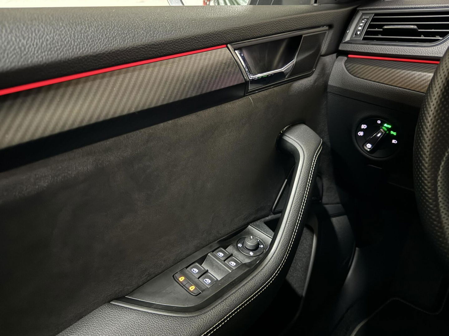 Škoda Superb Combi 1.4 TSI iV Sportline Pano Canton Memory Sfeer Camera