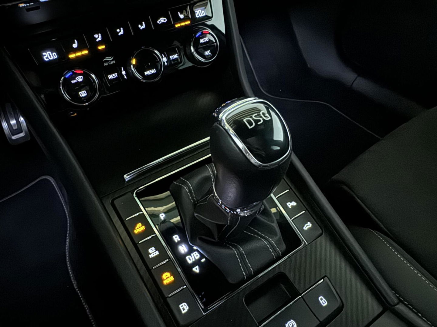 Škoda Superb Combi 1.4 TSI iV Sportline Pano Canton Memory Sfeer Camera