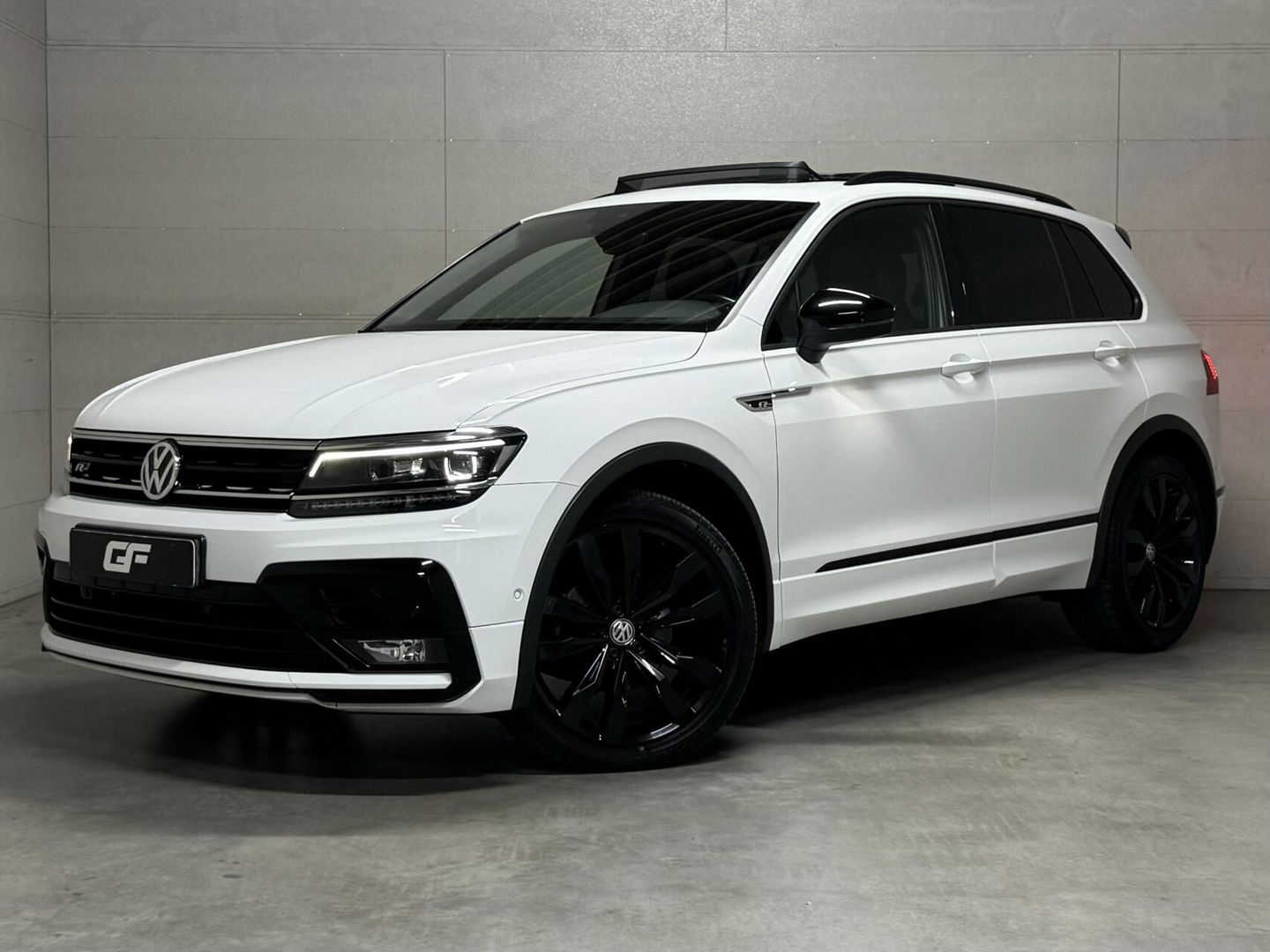 Volkswagen Tiguan 1.5 TSI R-Line Black Edition Pano Virtual Dynaudio 360° NAP