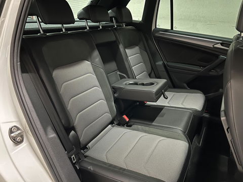 Volkswagen Tiguan 1.5 TSI R-Line Black Edition Pano Virtual Dynaudio 360° NAP