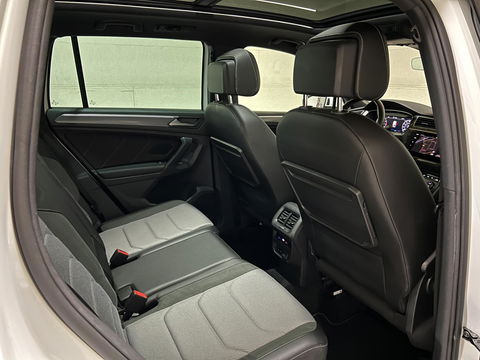 Volkswagen Tiguan 1.5 TSI R-Line Black Edition Pano Virtual Dynaudio 360° NAP