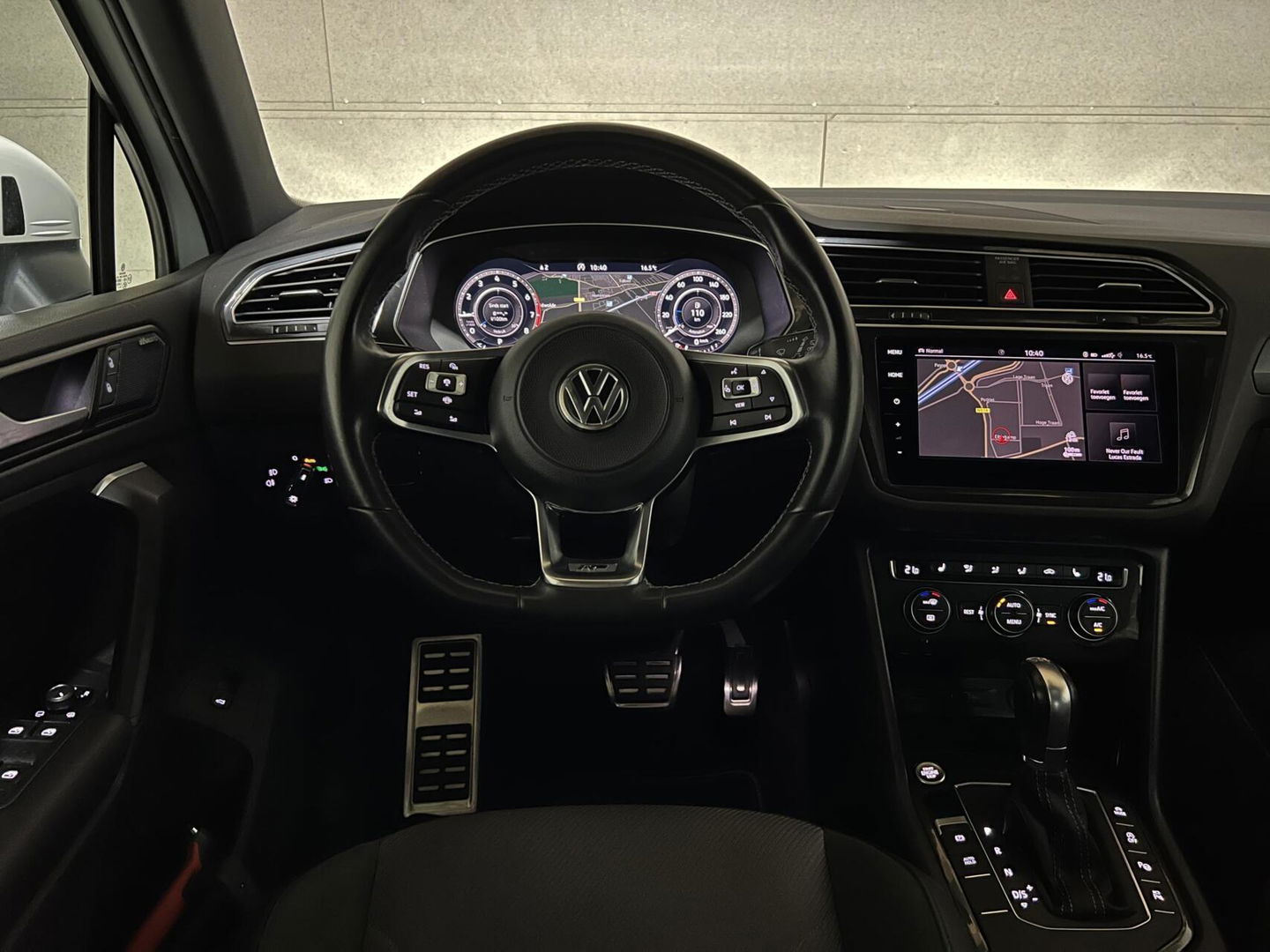 Volkswagen Tiguan 1.5 TSI R-Line Black Edition Pano Virtual Dynaudio 360° NAP