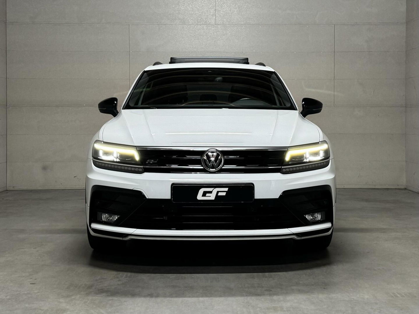 Volkswagen Tiguan 1.5 TSI R-Line Black Edition Pano Virtual Dynaudio 360° NAP