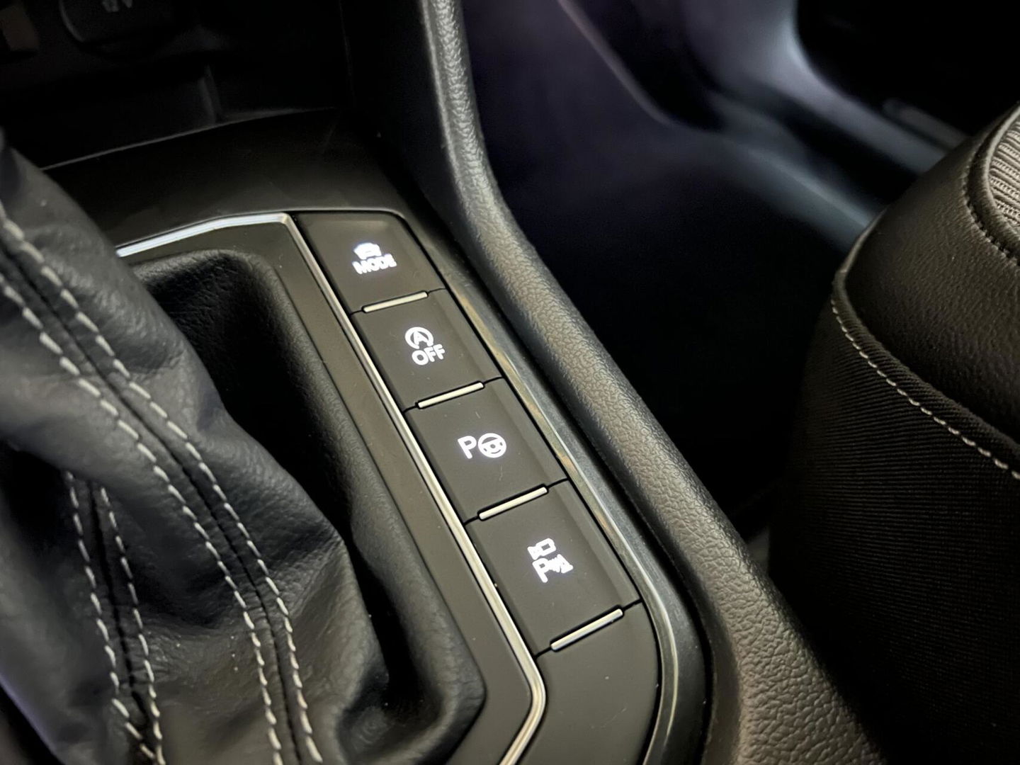 Volkswagen Tiguan 1.5 TSI R-Line Black Edition Pano Virtual Dynaudio 360° NAP