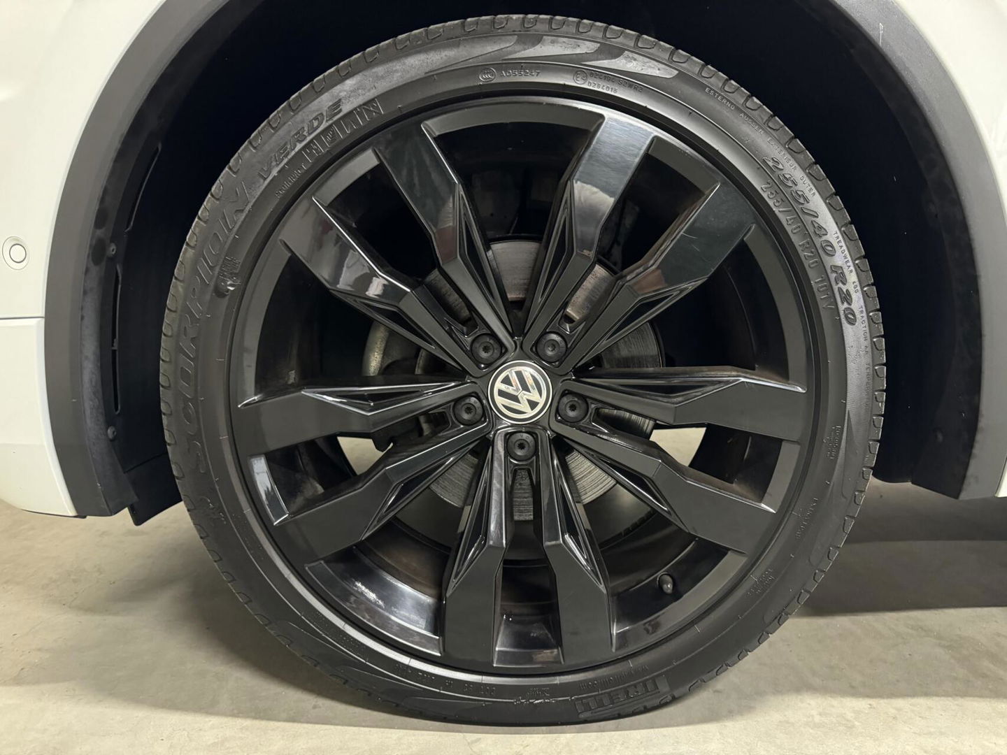 Volkswagen Tiguan 1.5 TSI R-Line Black Edition Pano Virtual Dynaudio 360° NAP