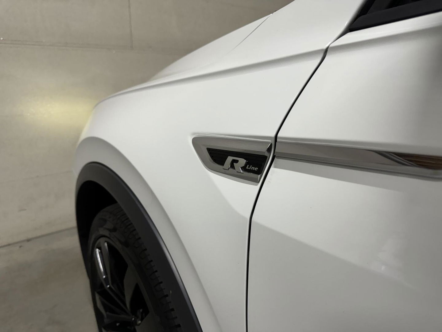 Volkswagen Tiguan 1.5 TSI R-Line Black Edition Pano Virtual Dynaudio 360° NAP