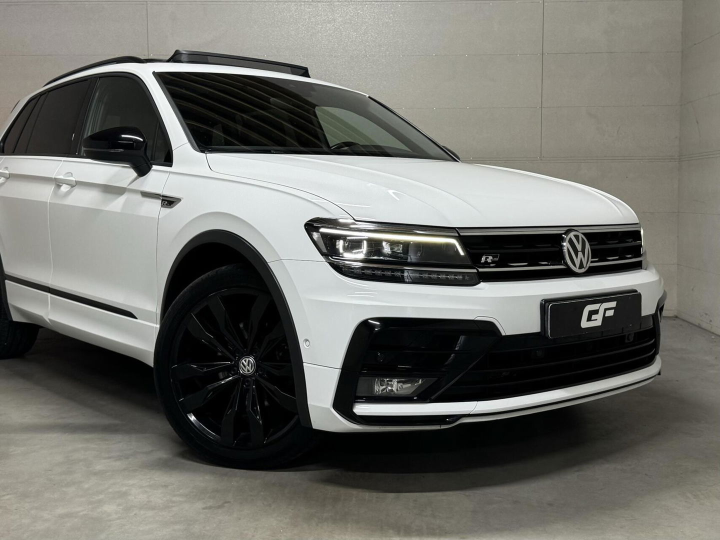 Volkswagen Tiguan 1.5 TSI R-Line Black Edition Pano Virtual Dynaudio 360° NAP