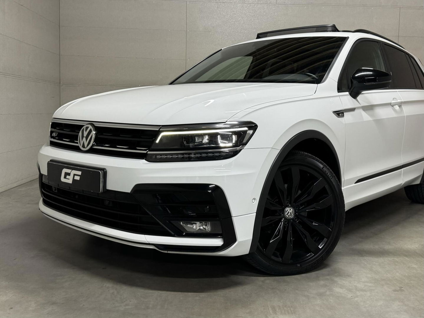 Volkswagen Tiguan 1.5 TSI R-Line Black Edition Pano Virtual Dynaudio 360° NAP