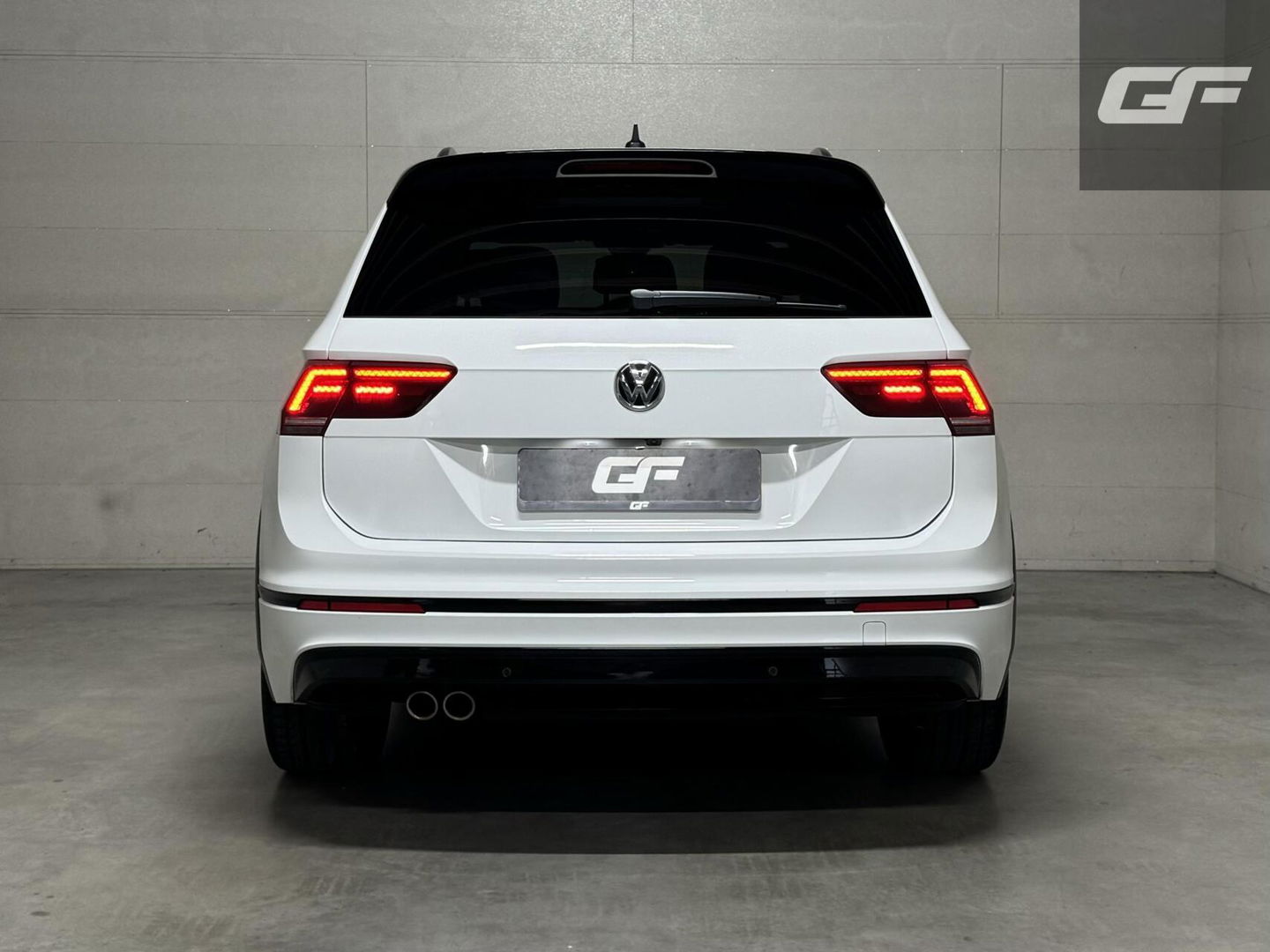 Volkswagen Tiguan 1.5 TSI R-Line Black Edition Pano Virtual Dynaudio 360° NAP