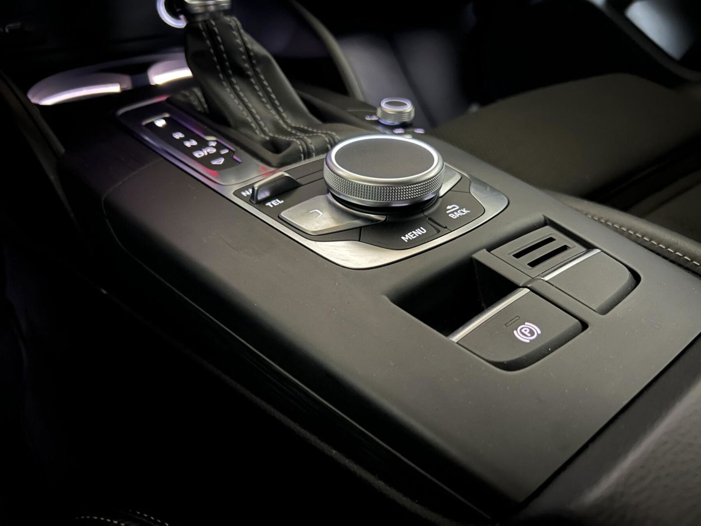 Audi A3 Sportback 35 TFSI 150PK S-Line Black Edition Virtual