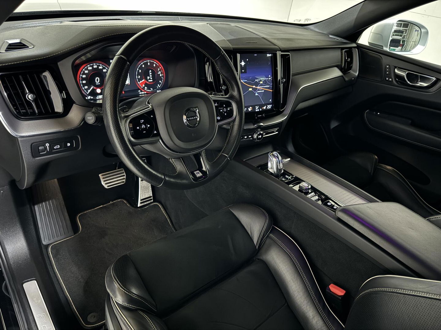 Volvo XC60 2.0 T8 Twin Engine AWD R-Design Luchtv. Pano H/K HUD 360°