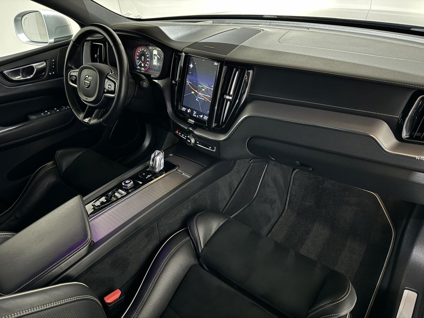 Volvo XC60 2.0 T8 Twin Engine AWD R-Design Luchtv. Pano H/K HUD 360°