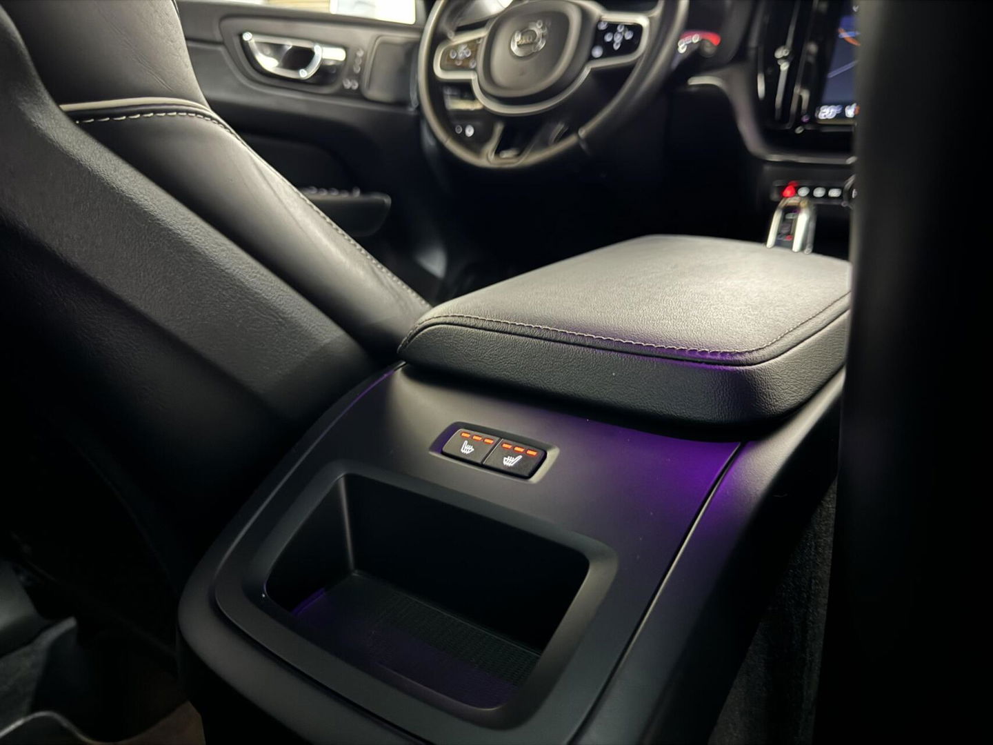 Volvo XC60 2.0 T8 Twin Engine AWD R-Design Luchtv. Pano H/K HUD 360°