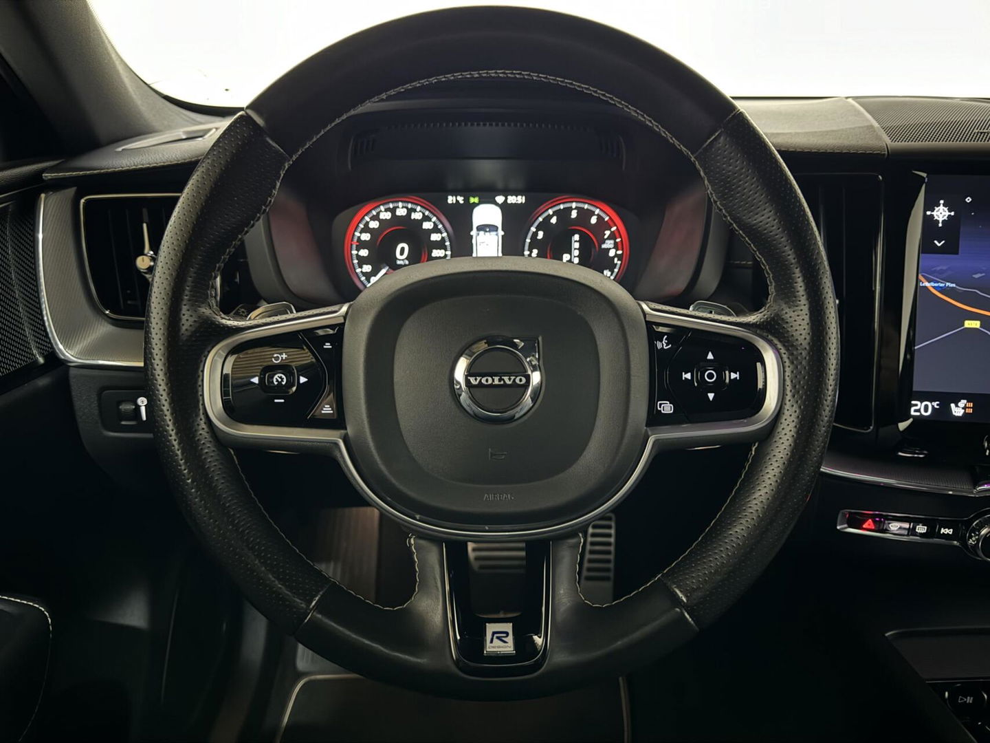 Volvo XC60 2.0 T8 Twin Engine AWD R-Design Luchtv. Pano H/K HUD 360°