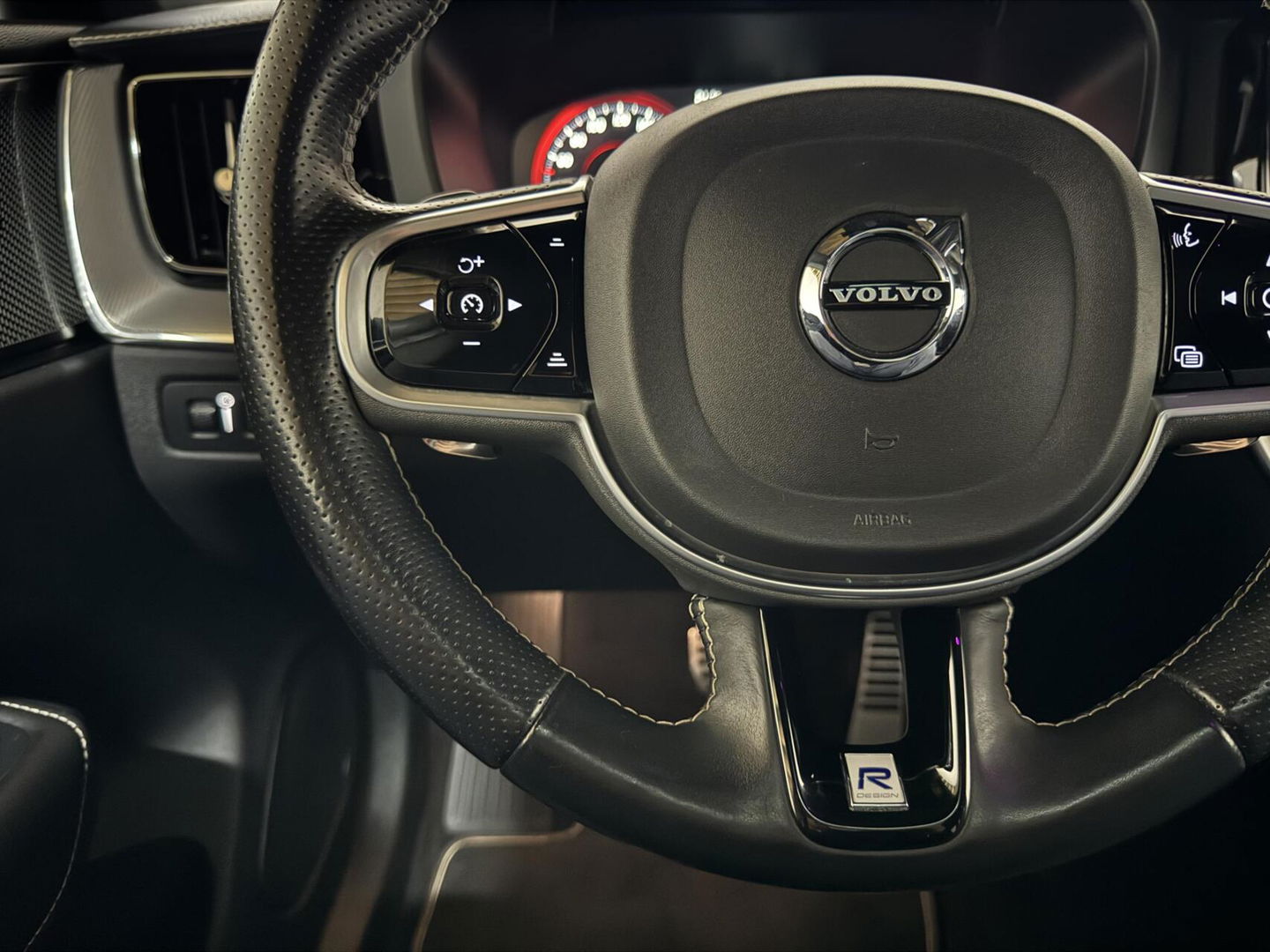 Volvo XC60 2.0 T8 Twin Engine AWD R-Design Luchtv. Pano H/K HUD 360°