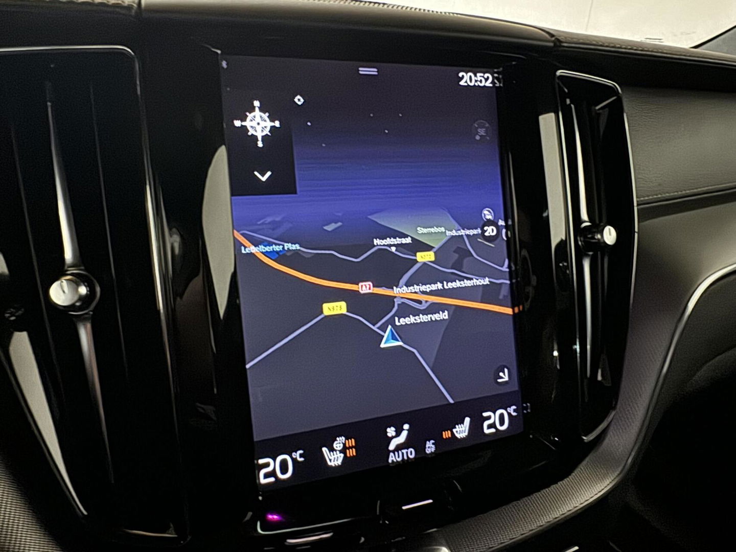 Volvo XC60 2.0 T8 Twin Engine AWD R-Design Luchtv. Pano H/K HUD 360°