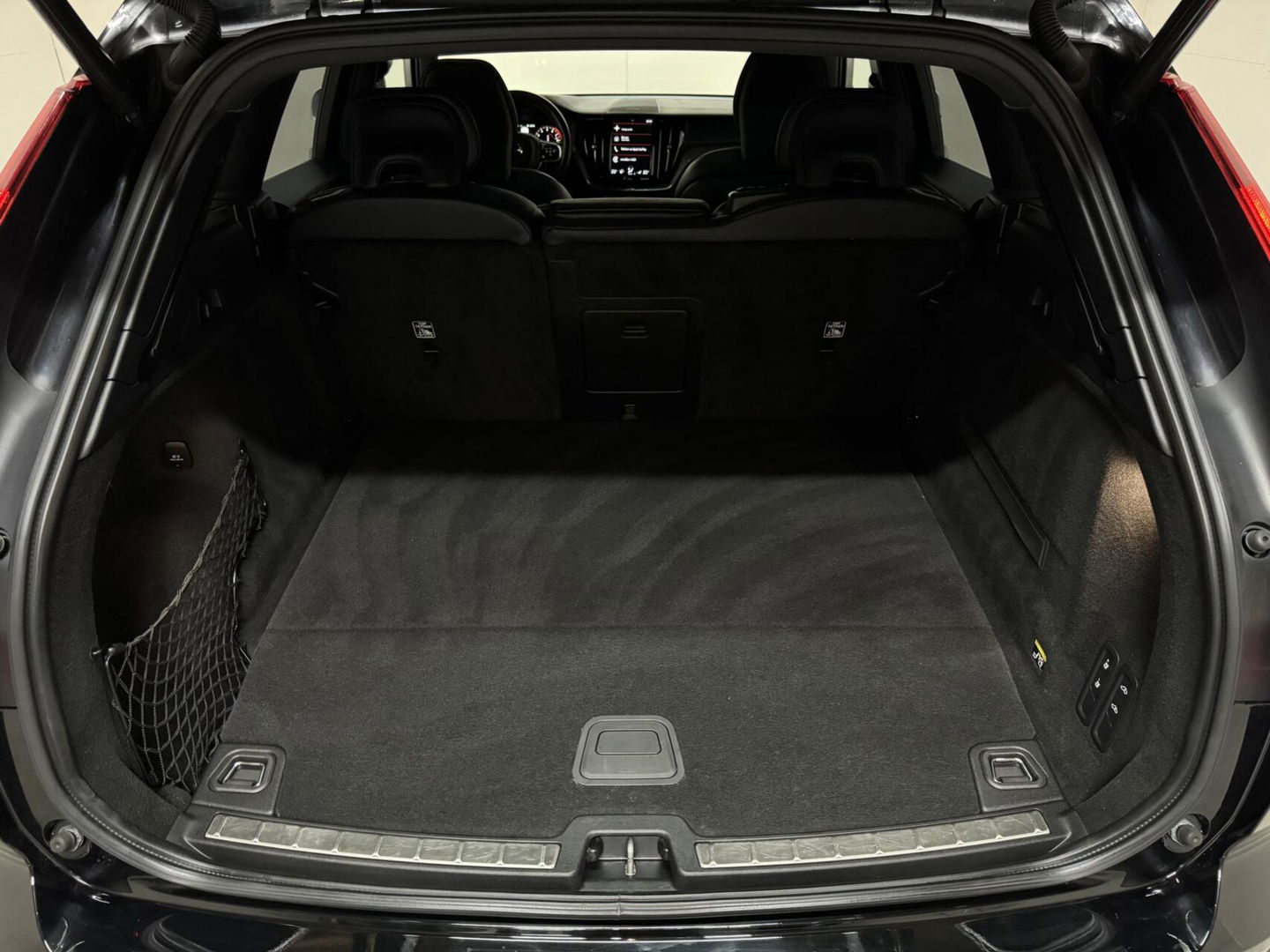 Volvo XC60 2.0 T8 Twin Engine AWD R-Design Luchtv. Pano H/K HUD 360°