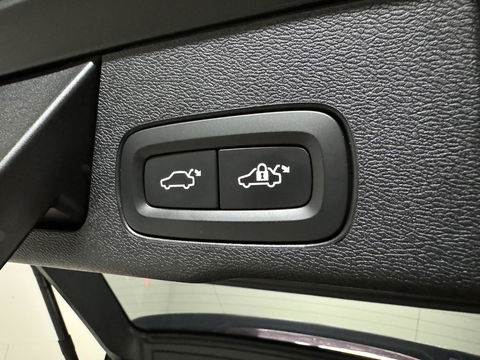 Volvo XC60 2.0 T8 Twin Engine AWD R-Design Luchtv. Pano H/K HUD 360°