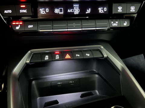 Audi A3 Sportback 35 TFSI S-Line Black Edition Pano CarPlay NAP