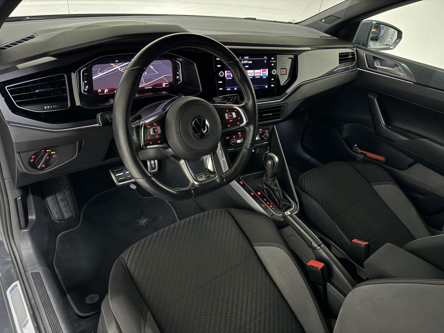 Volkswagen Polo 1.0 TSI 3x R-Line Pano Virtual CarPlay Camera Trekh. NAP