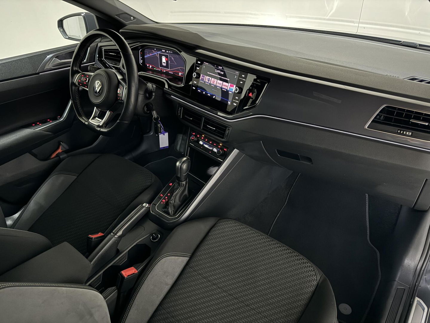 Volkswagen Polo 1.0 TSI 3x R-Line Pano Virtual CarPlay Camera Trekh. NAP