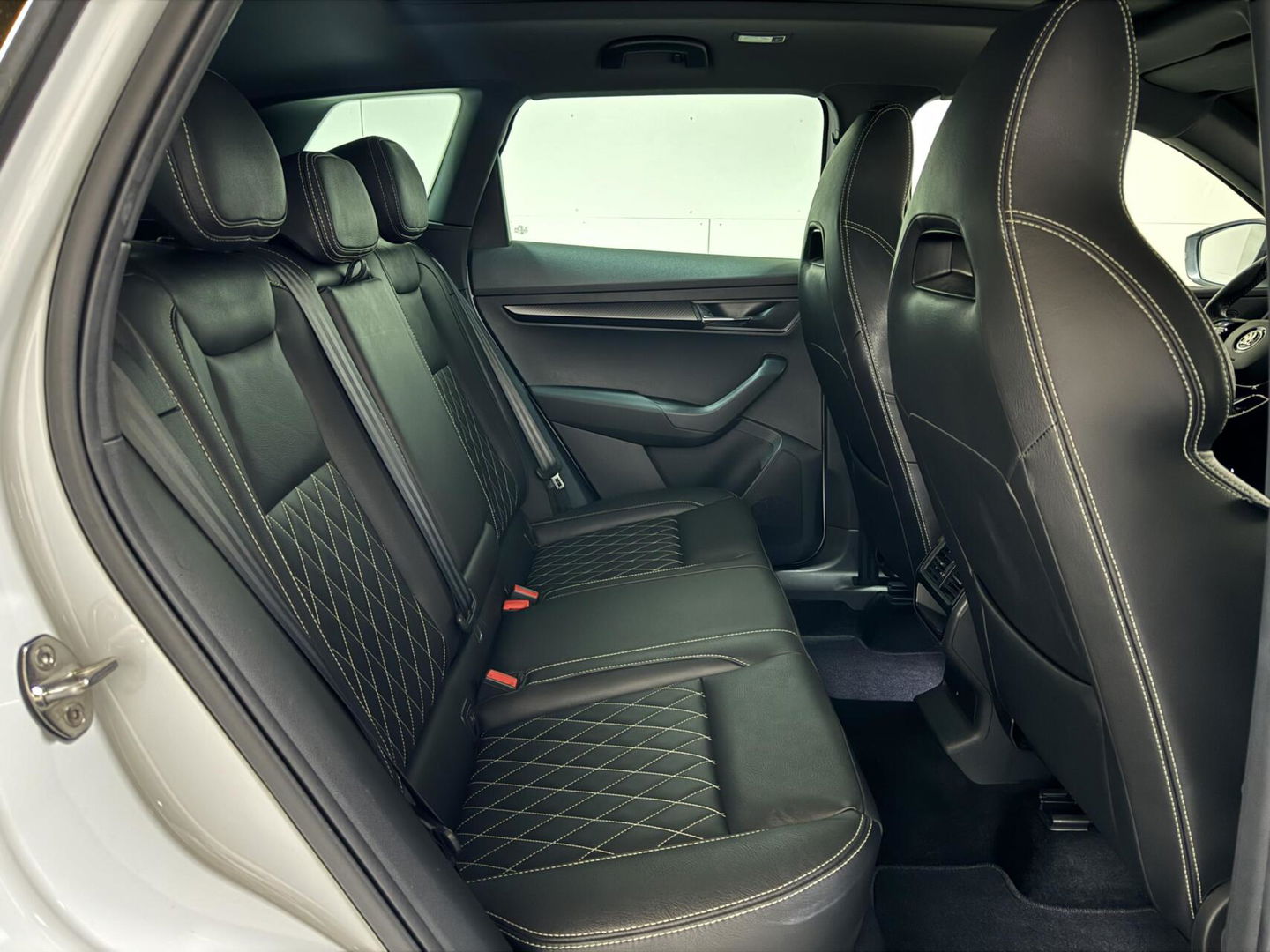 Škoda Karoq 1.5 TSI Sportline Pano Leer Carton Virtual Sfeer Trekh.