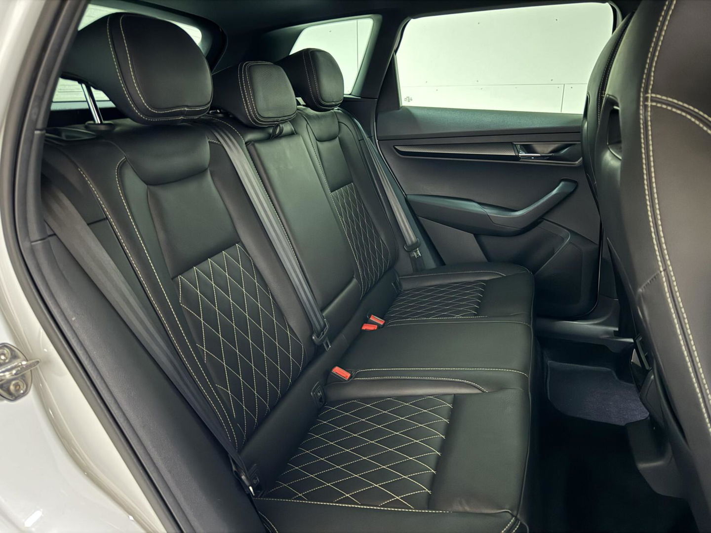 Škoda Karoq 1.5 TSI Sportline Pano Leer Carton Virtual Sfeer Trekh.