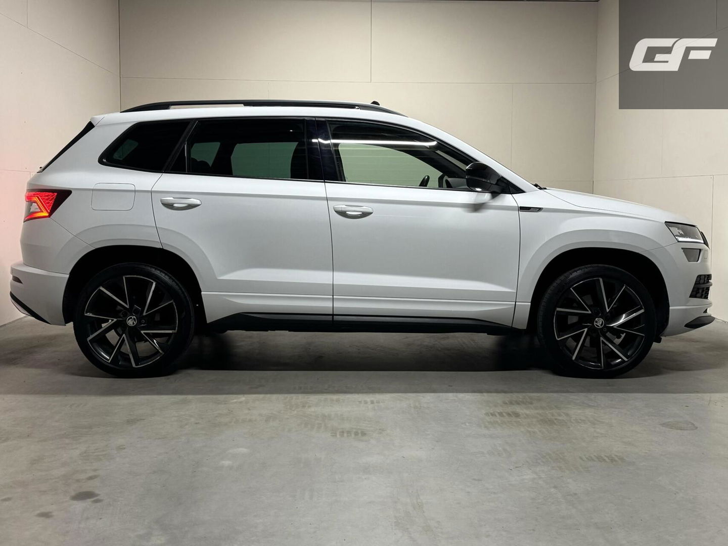 Škoda Karoq 1.5 TSI Sportline Pano Leer Carton Virtual Sfeer Trekh.