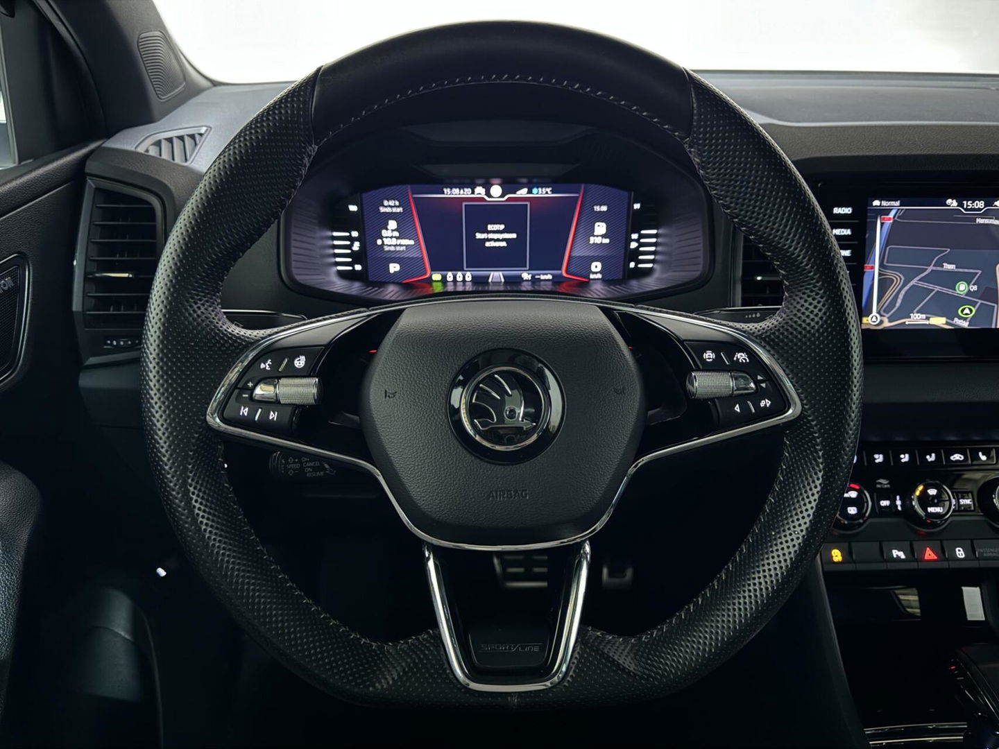 Škoda Karoq 1.5 TSI Sportline Pano Leer Carton Virtual Sfeer Trekh.