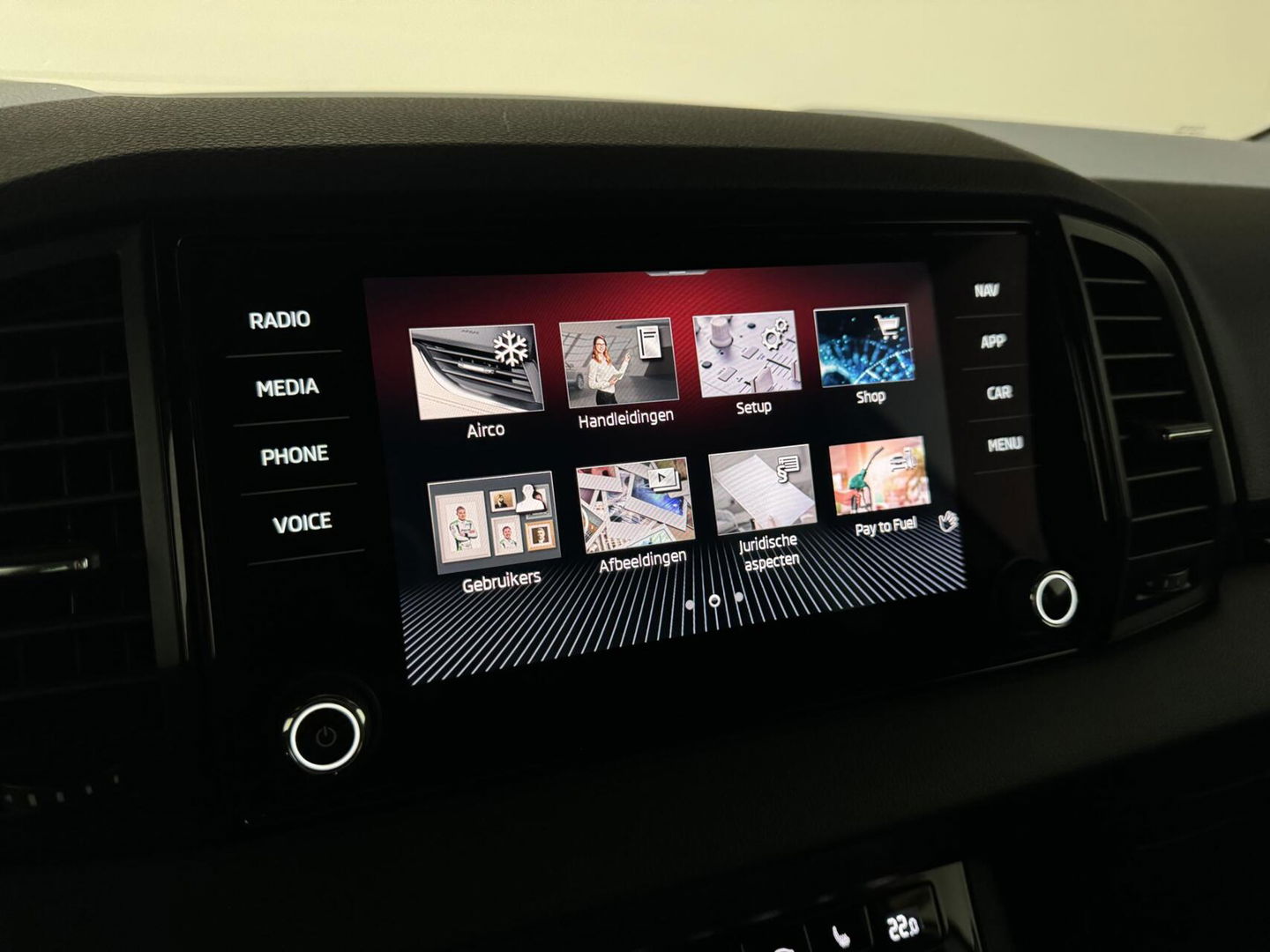 Škoda Karoq 1.5 TSI Sportline Pano Leer Carton Virtual Sfeer Trekh.