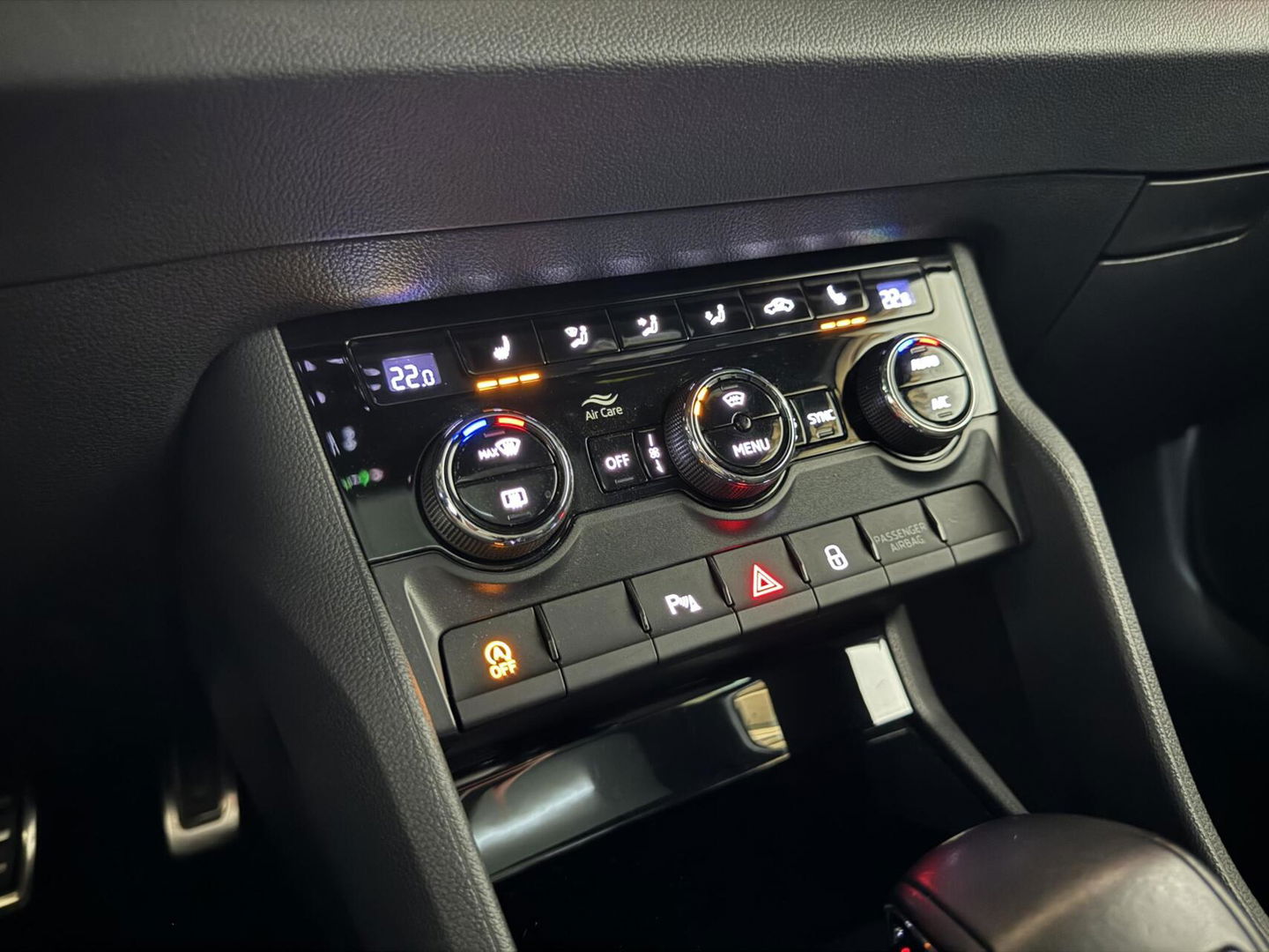 Škoda Karoq 1.5 TSI Sportline Pano Leer Carton Virtual Sfeer Trekh.