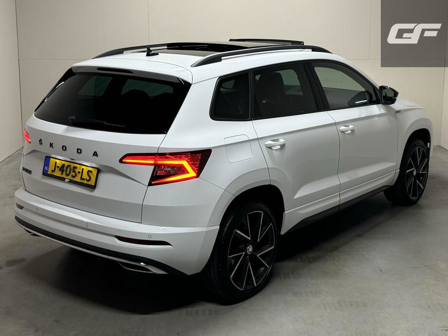 Škoda Karoq 1.5 TSI Sportline Pano Leer Carton Virtual Sfeer Trekh.