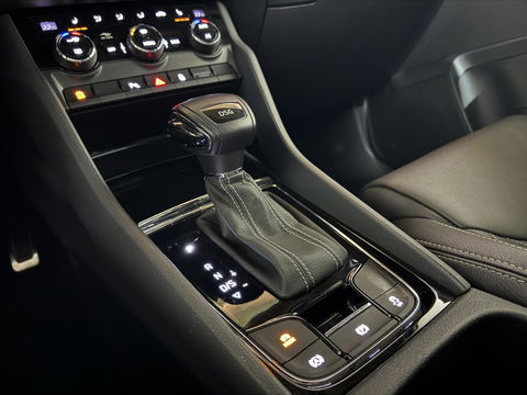 Škoda Karoq 1.5 TSI Sportline Pano Leer Carton Virtual Sfeer Trekh.
