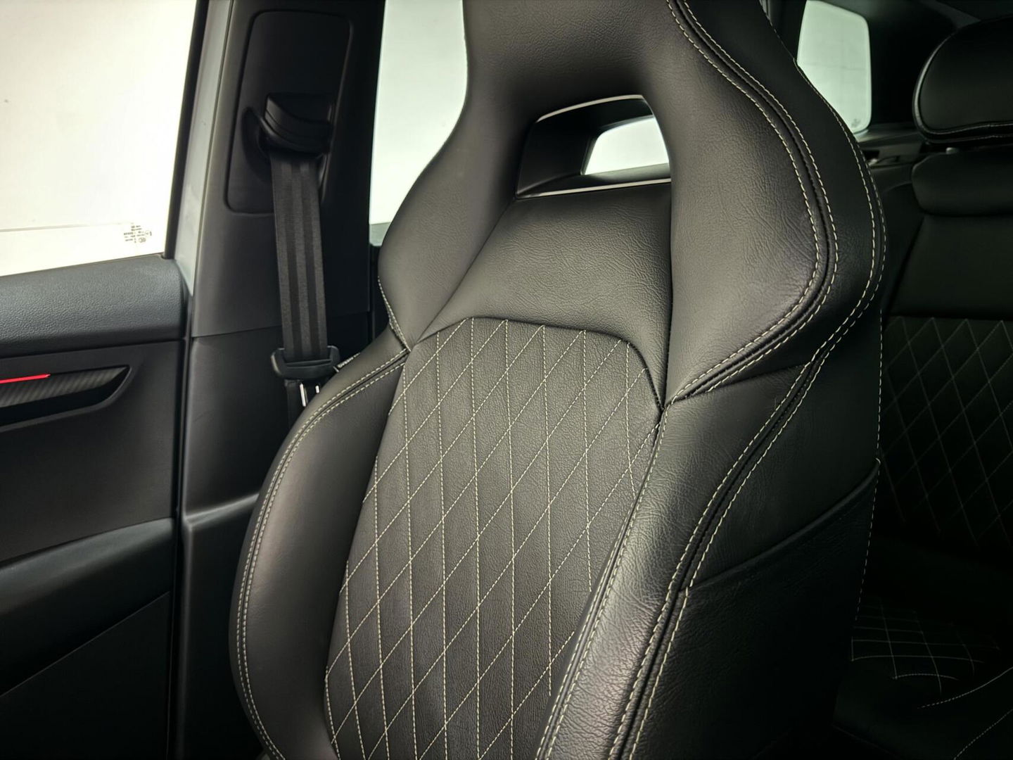 Škoda Karoq 1.5 TSI Sportline Pano Leer Carton Virtual Sfeer Trekh.