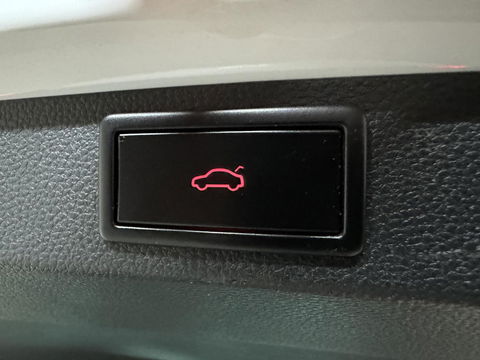 Škoda Karoq 1.5 TSI Sportline Pano Leer Carton Virtual Sfeer Trekh.