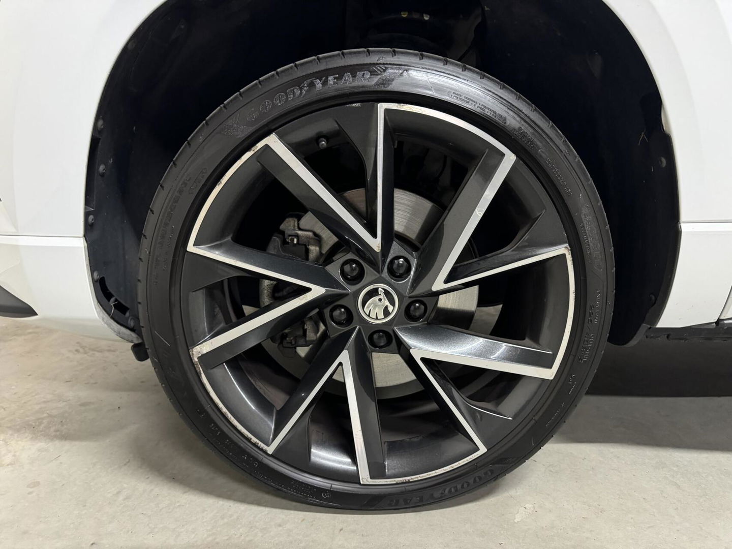 Škoda Karoq 1.5 TSI Sportline Pano Leer Carton Virtual Sfeer Trekh.