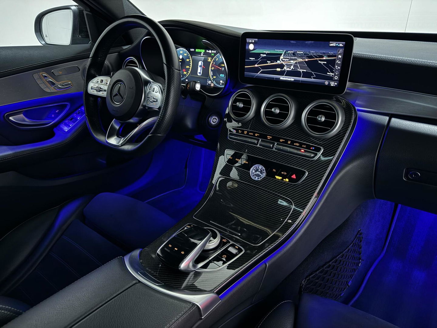 Mercedes-Benz C-Klasse 300e 4MATIC AMG Pano Burmester 360° Luchtvering