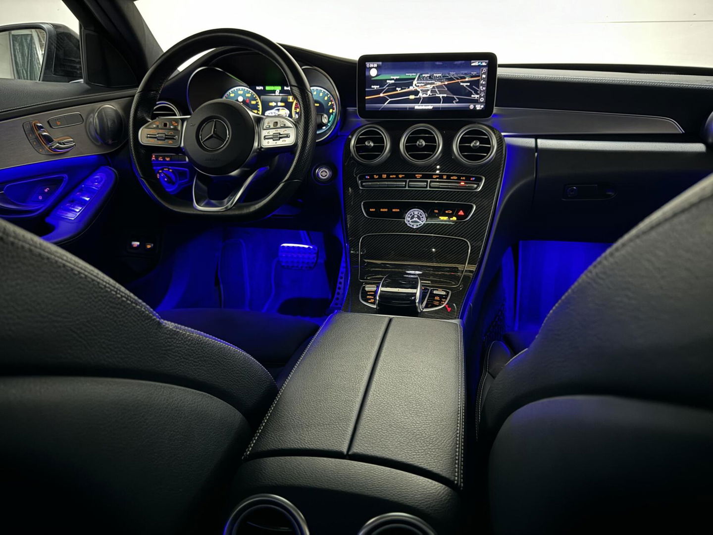 Mercedes-Benz C-Klasse 300e 4MATIC AMG Pano Burmester 360° Luchtvering