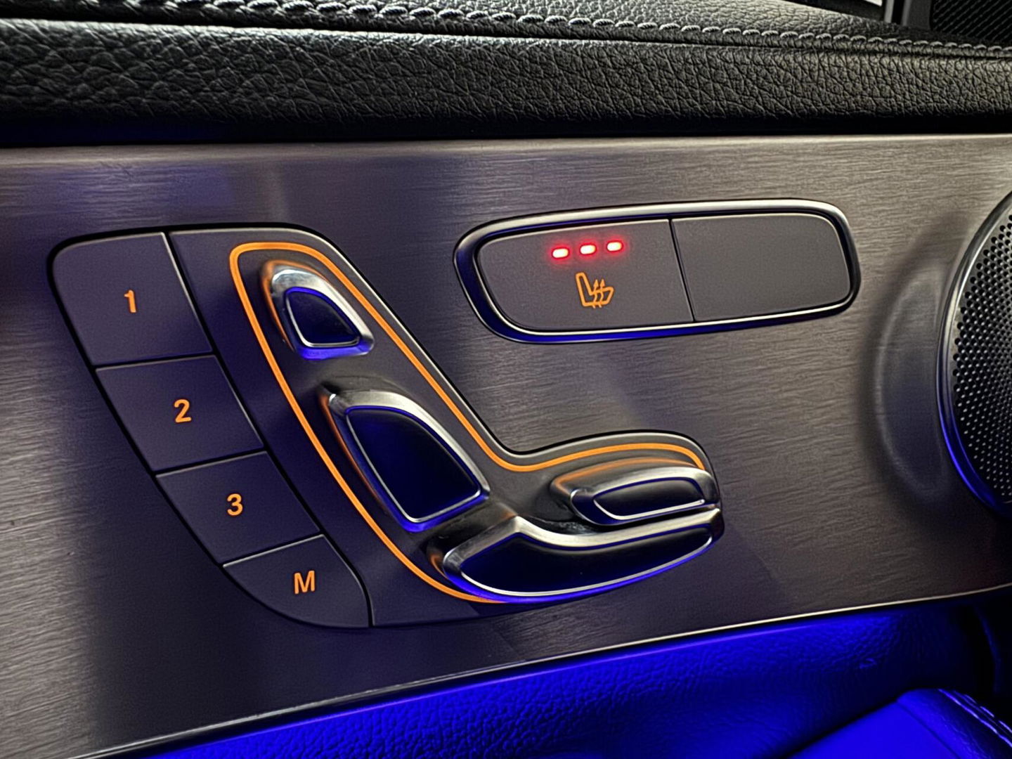 Mercedes-Benz C-Klasse 300e 4MATIC AMG Pano Burmester 360° Luchtvering