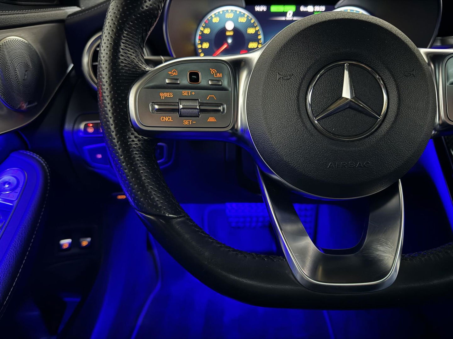 Mercedes-Benz C-Klasse 300e 4MATIC AMG Pano Burmester 360° Luchtvering