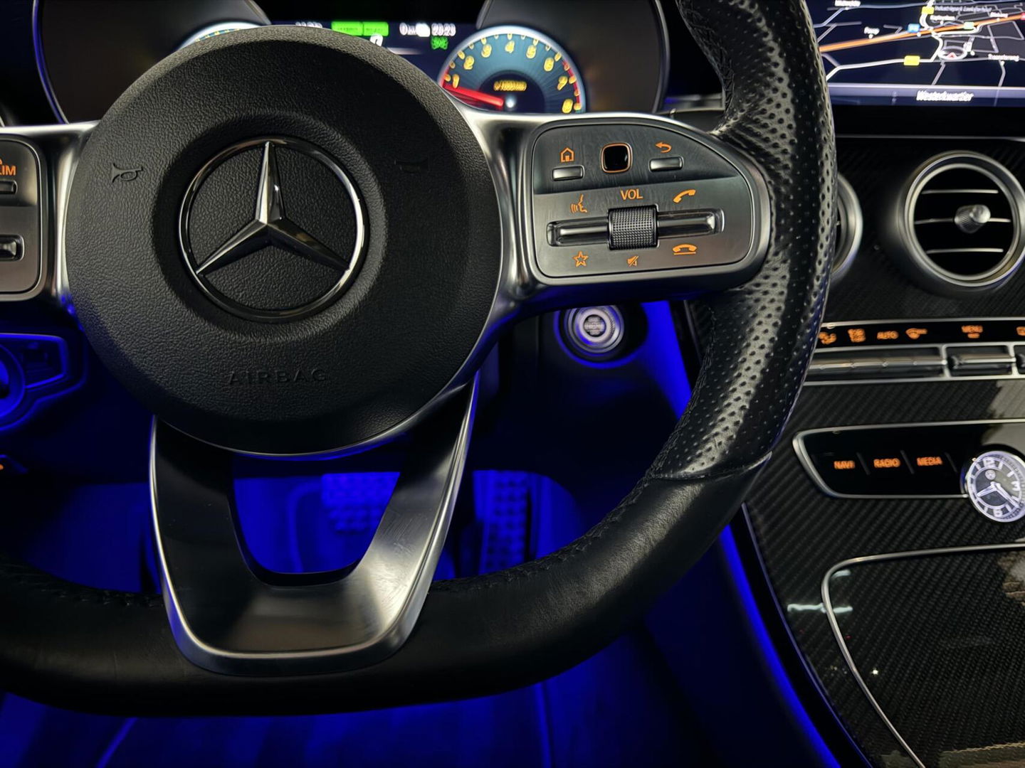 Mercedes-Benz C-Klasse 300e 4MATIC AMG Pano Burmester 360° Luchtvering