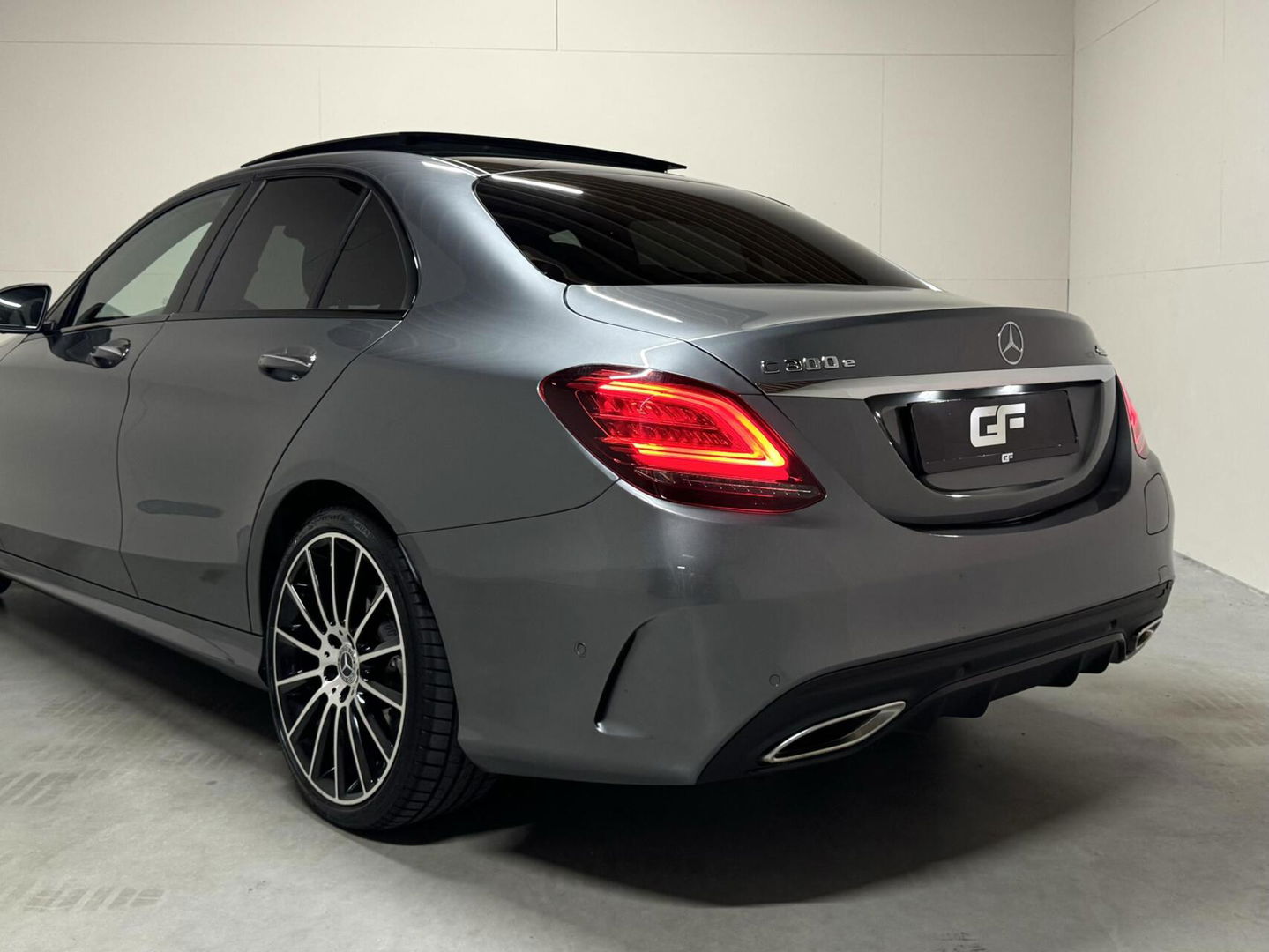 Mercedes-Benz C-Klasse 300e 4MATIC AMG Pano Burmester 360° Luchtvering