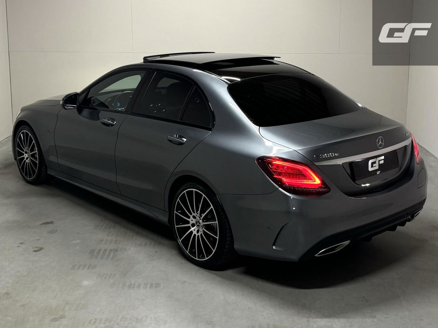 Mercedes-Benz C-Klasse 300e 4MATIC AMG Pano Burmester 360° Luchtvering