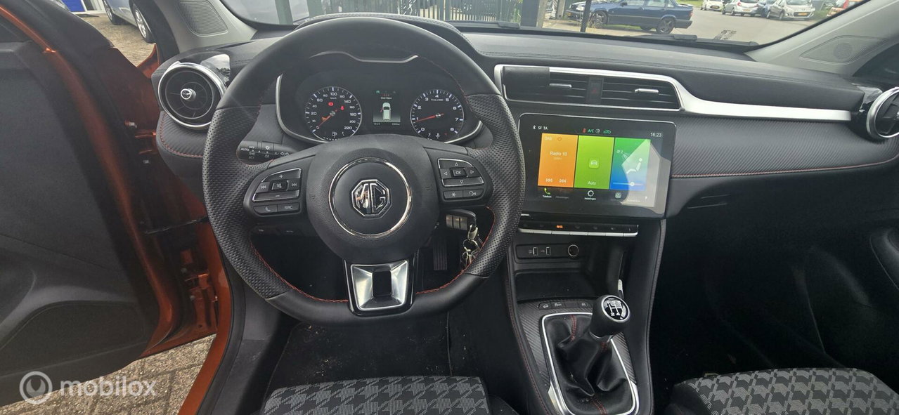 MG ZS