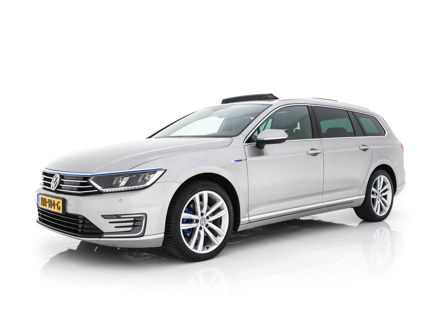 Volkswagen Passat Variant 1.4 TSI GTE Highline Plug-in Aut. *PANO | LEATHER-ALCANTARA | FULL-LED | CAMERA | NAVI-FULLMAP | ADAPTIVE-CRUISE | HEATED-ERGONOMIC-SPORTSEATS | KEYLESS | PDC | ECC | PRIVACY-GLASS | TOWBAR | AMBIENT-LIGHT | KEYLESS | ..