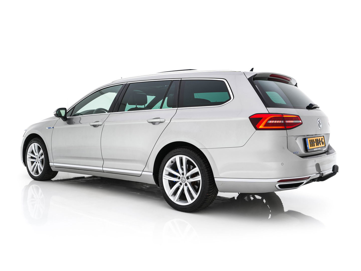 Volkswagen Passat Variant 1.4 TSI GTE Highline Plug-in Aut. *PANO | LEATHER-ALCANTARA | FULL-LED | CAMERA | NAVI-FULLMAP | ADAPTIVE-CRUISE | HEATED-ERGONOMIC-SPORTSEATS | KEYLESS | PDC | ECC | PRIVACY-GLASS | TOWBAR | AMBIENT-LIGHT | KEYLESS | ..