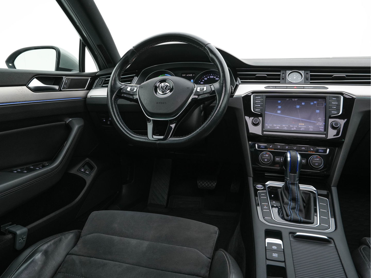 Volkswagen Passat Variant 1.4 TSI GTE Highline Plug-in Aut. *PANO | LEATHER-ALCANTARA | FULL-LED | CAMERA | NAVI-FULLMAP | ADAPTIVE-CRUISE | HEATED-ERGONOMIC-SPORTSEATS | KEYLESS | PDC | ECC | PRIVACY-GLASS | TOWBAR | AMBIENT-LIGHT | KEYLESS | ..