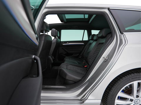 Volkswagen Passat Variant 1.4 TSI GTE Highline Plug-in Aut. *PANO | LEATHER-ALCANTARA | FULL-LED | CAMERA | NAVI-FULLMAP | ADAPTIVE-CRUISE | HEATED-ERGONOMIC-SPORTSEATS | KEYLESS | PDC | ECC | PRIVACY-GLASS | TOWBAR | AMBIENT-LIGHT | KEYLESS | ..