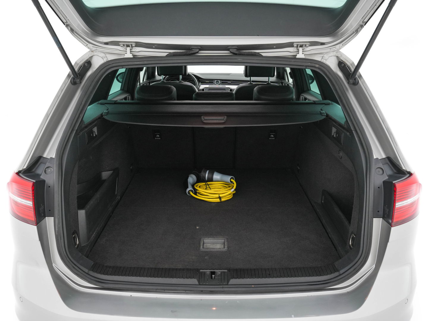 Volkswagen Passat Variant 1.4 TSI GTE Highline Plug-in Aut. *PANO | LEATHER-ALCANTARA | FULL-LED | CAMERA | NAVI-FULLMAP | ADAPTIVE-CRUISE | HEATED-ERGONOMIC-SPORTSEATS | KEYLESS | PDC | ECC | PRIVACY-GLASS | TOWBAR | AMBIENT-LIGHT | KEYLESS | ..