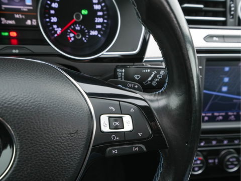 Volkswagen Passat Variant 1.4 TSI GTE Highline Plug-in Aut. *PANO | LEATHER-ALCANTARA | FULL-LED | CAMERA | NAVI-FULLMAP | ADAPTIVE-CRUISE | HEATED-ERGONOMIC-SPORTSEATS | KEYLESS | PDC | ECC | PRIVACY-GLASS | TOWBAR | AMBIENT-LIGHT | KEYLESS | ..